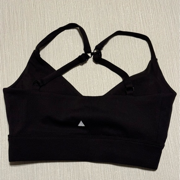 Small sports bra with adjustable straps and clasps. Built in removable padding. - Picture 1 of 9